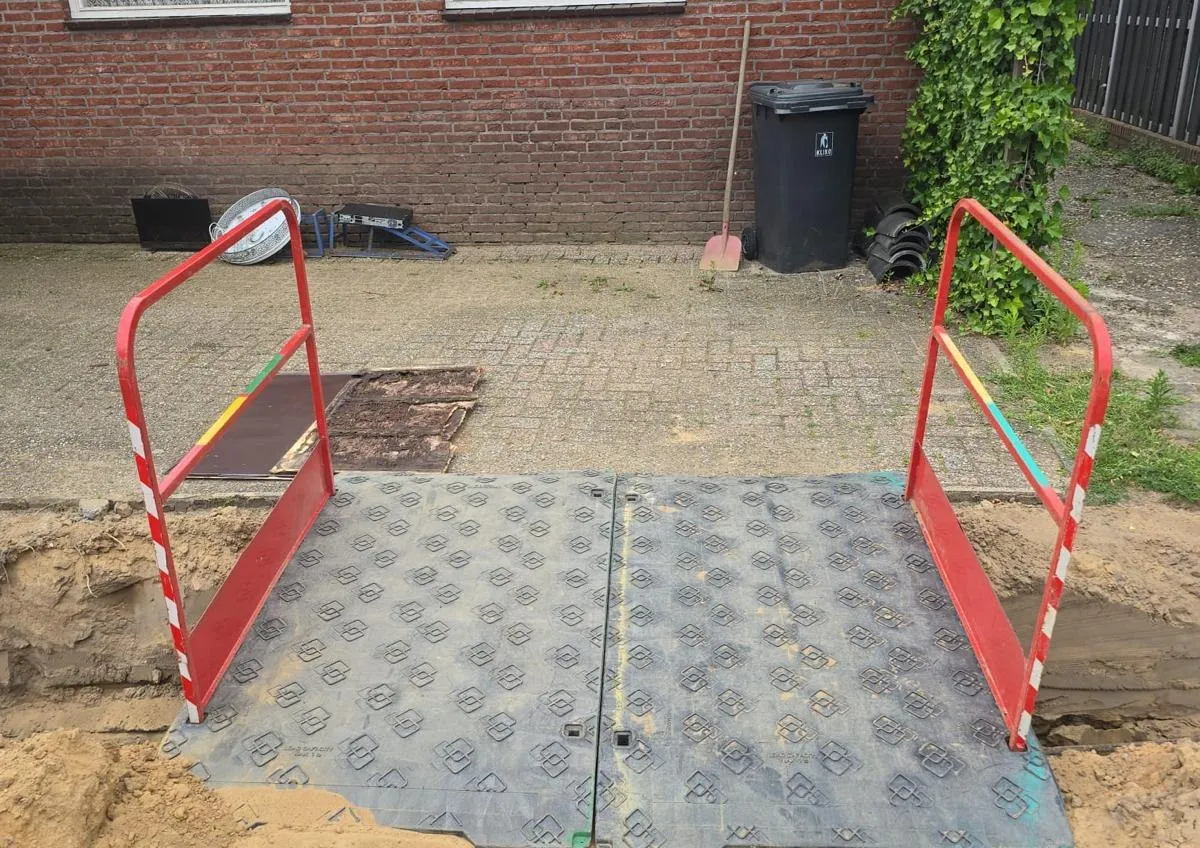 Oprit bereikbaar houden met een rijplaat — Beek