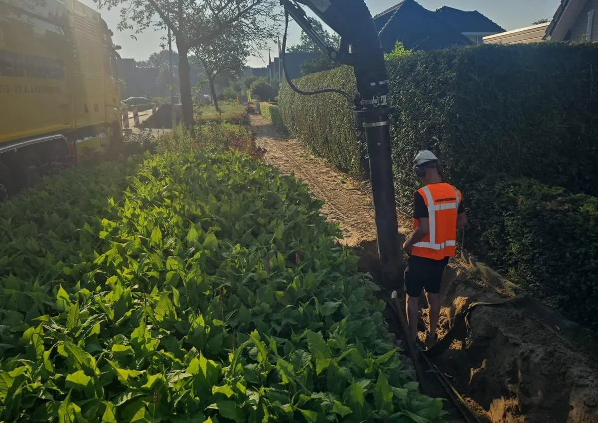 Machinaal ontgraven in de berm — Didam